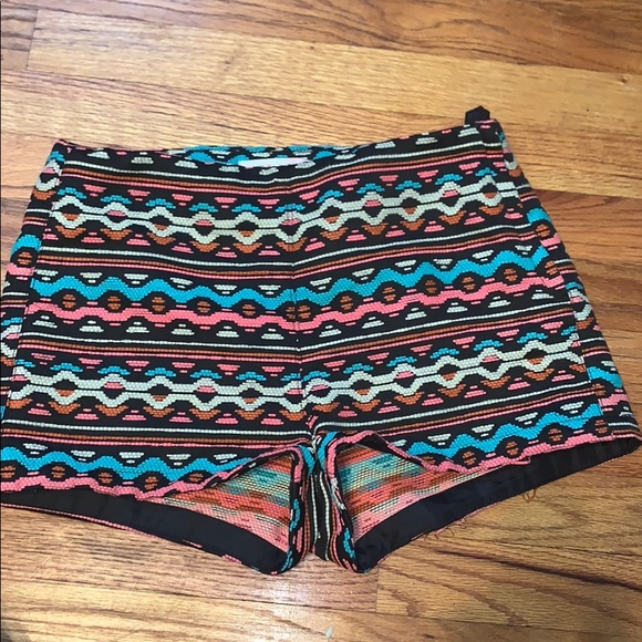 pattern shorts - Picture 2 of 3